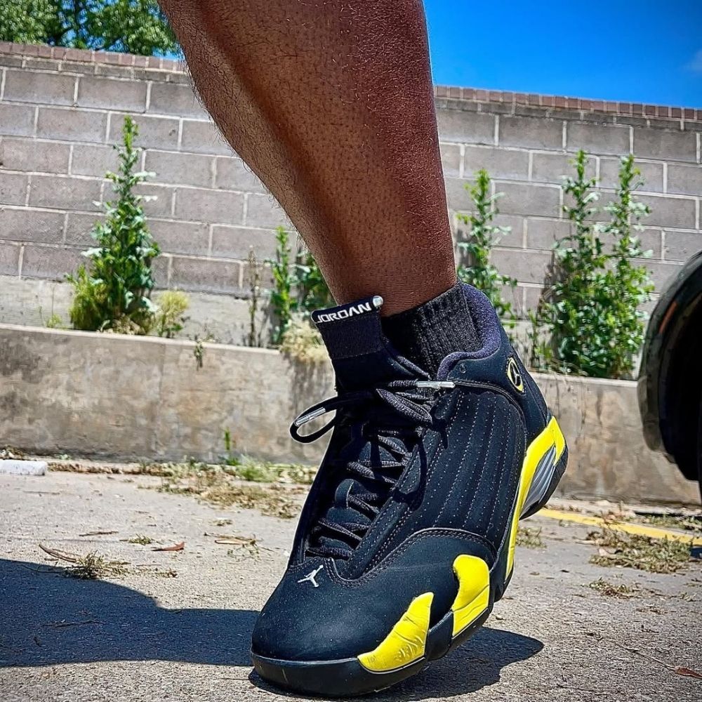 Air Jordan 14 Retro Thunder Black Tour Yellow